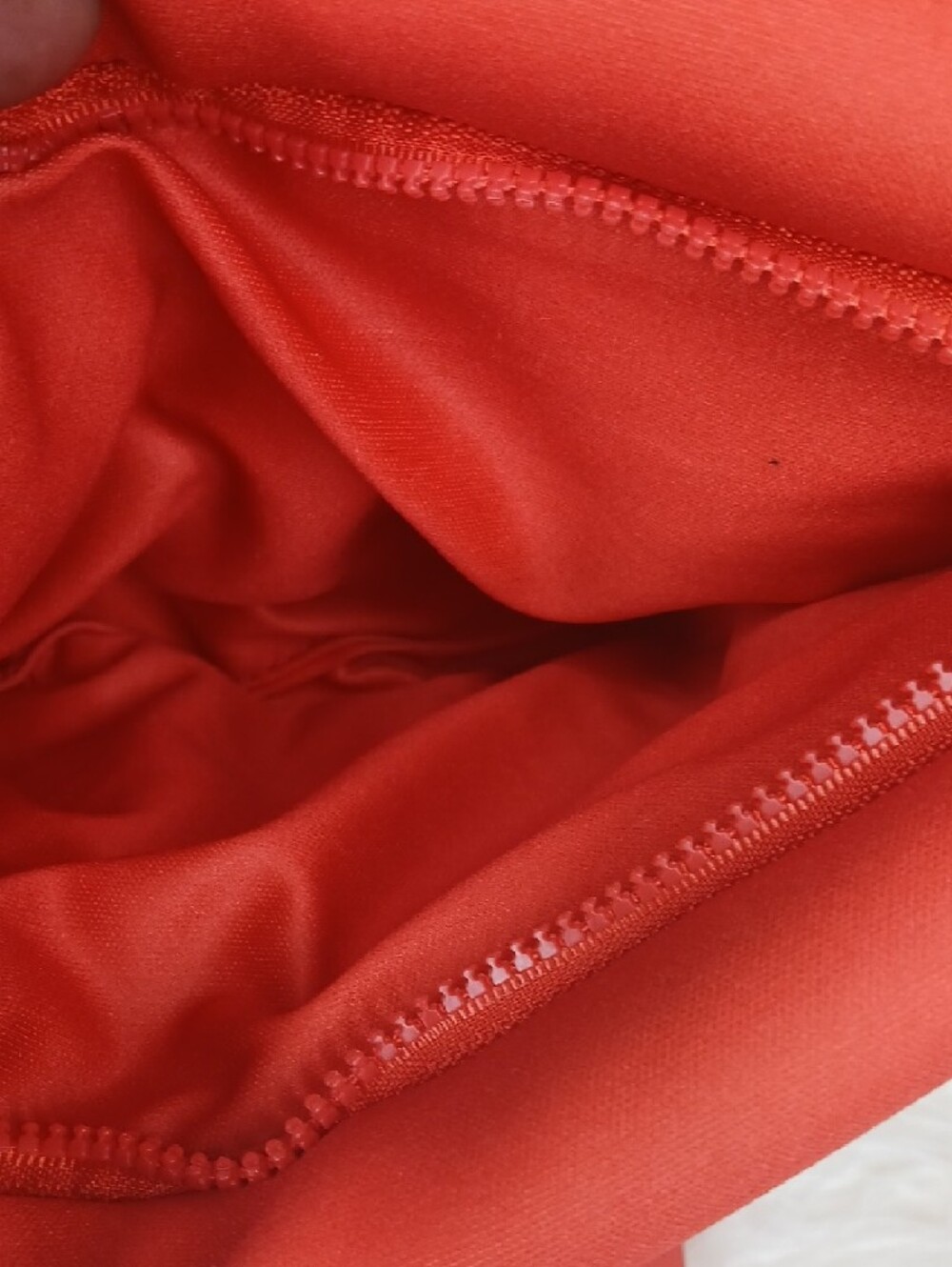 Hung Vanngo Translucent Bronzing Balm(2) & Red Makeup Bag - Picture 4 of 8